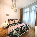 Beatrice Old Town With 1 Free Private Parking Kassa