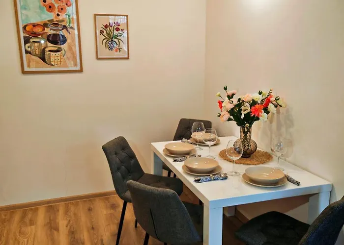 Апартаменты Beatrice Old Town With 1 Free Private Parking *