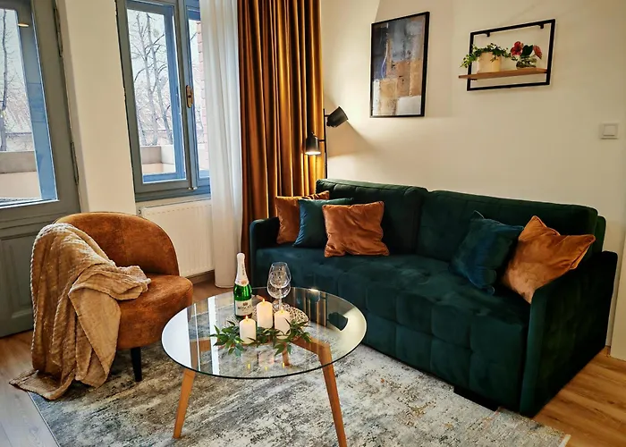 Апартаменты Beatrice Old Town With 1 Free Private Parking *